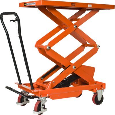 Manually operated mobile lifting table